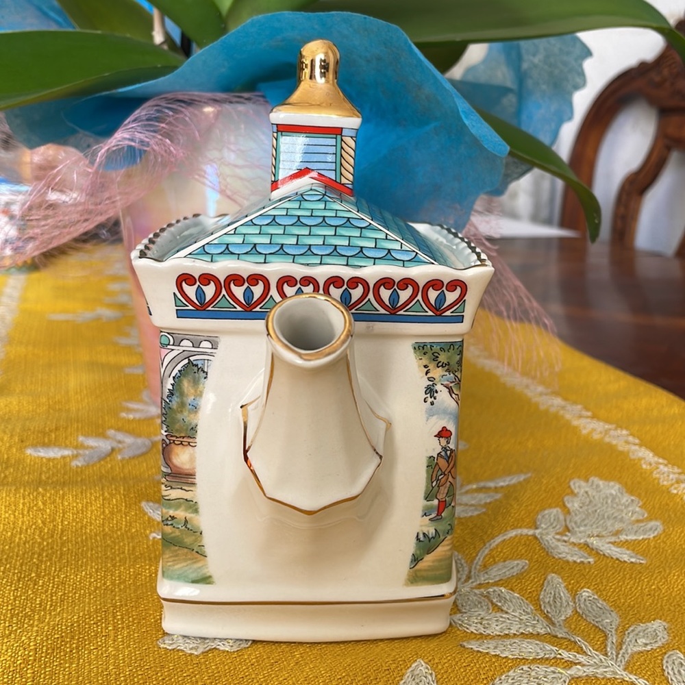 Windsor "A Round of Golf" Ceramic Teapot Collectible - Picture 3 of 11